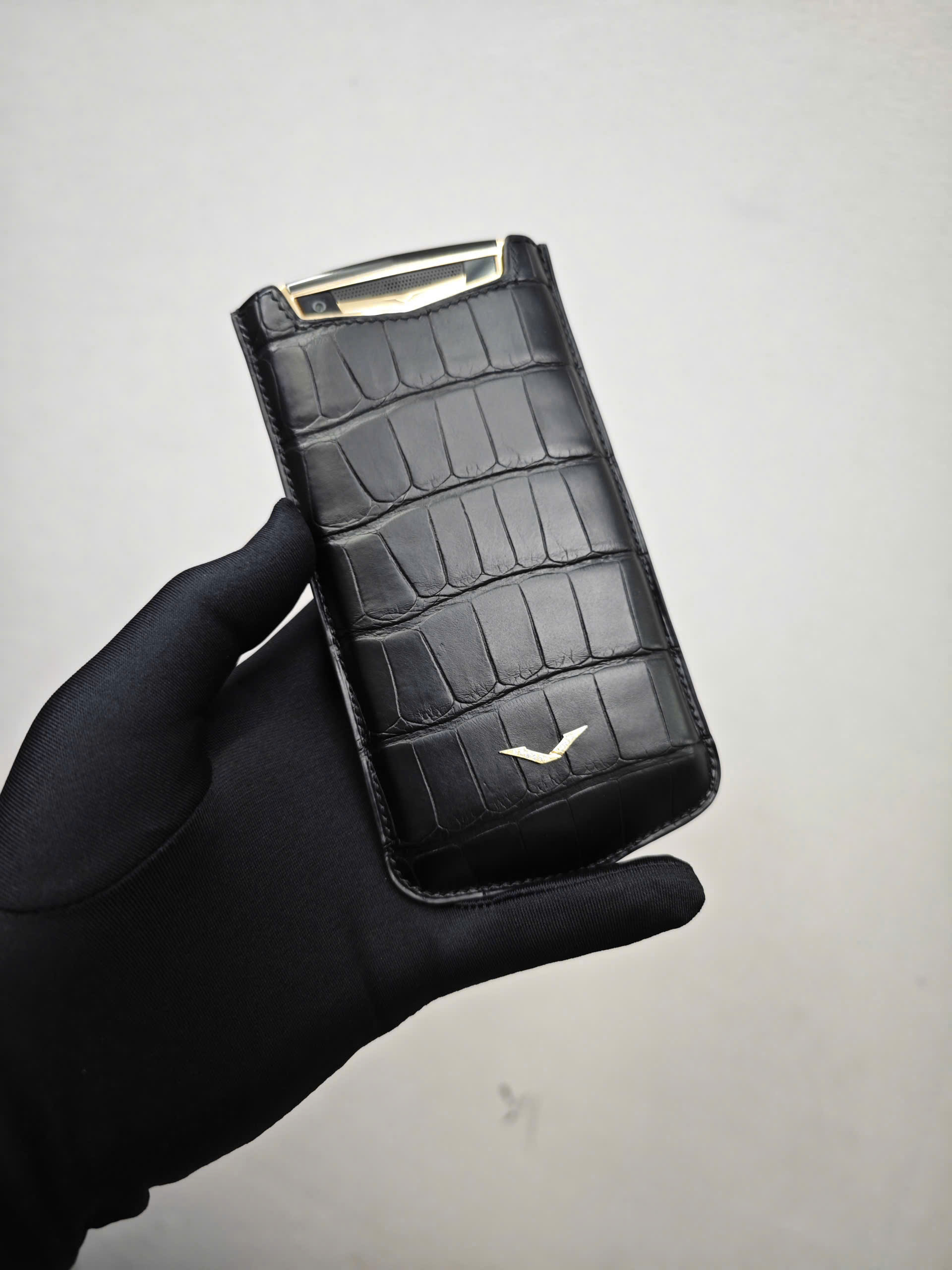 Bao da điện thoại Aster P da cá sấu Pháp màu đen | Thế Phạm Leather Atelier - Hình ảnh 4