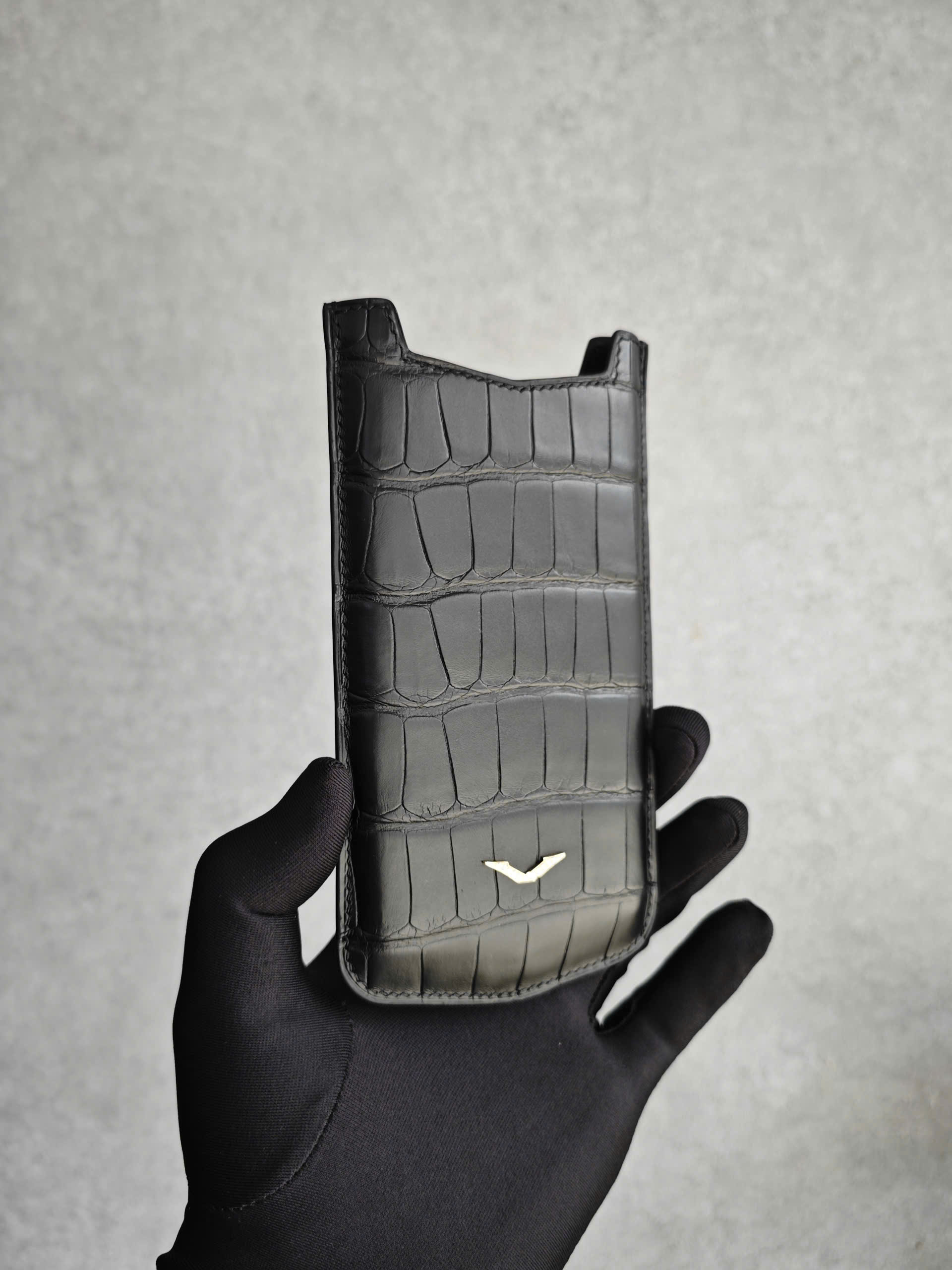 Bao da điện thoại Aster P da cá sấu Pháp màu đen | Thế Phạm Leather Atelier - Hình ảnh 5