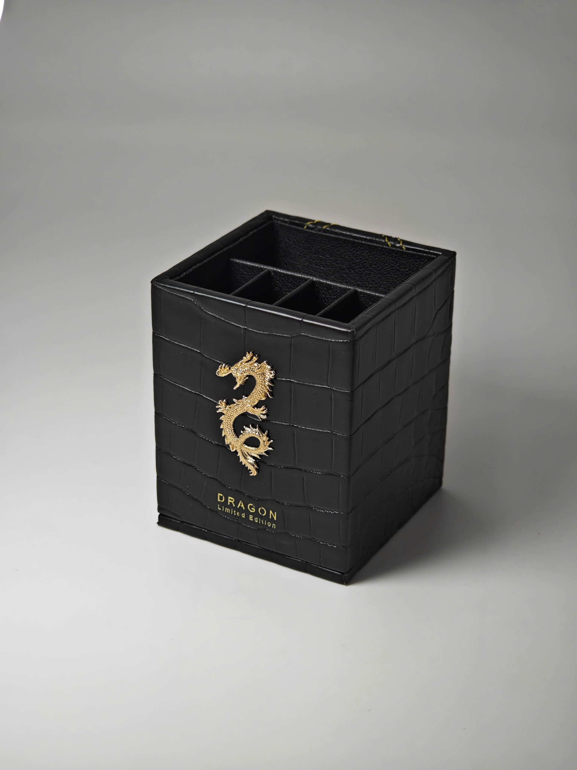 TP Pen Box King Edition - Hộp bút da cá sấu Pháp rồng vàng 18K, mắt kim cương