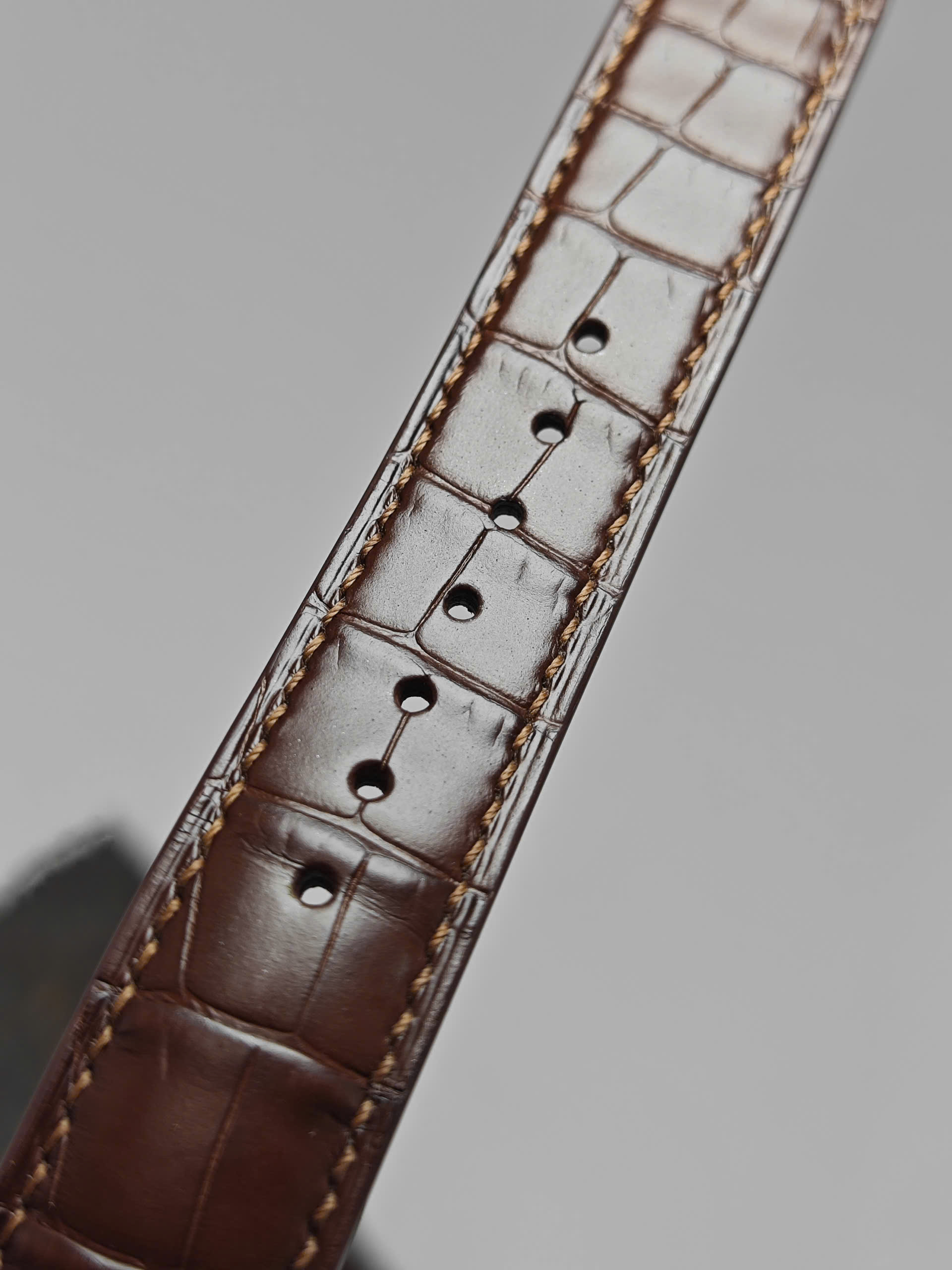 Dây đồng hồ Doxa cá sấu Pháp màu nâu - Hình ảnh 6