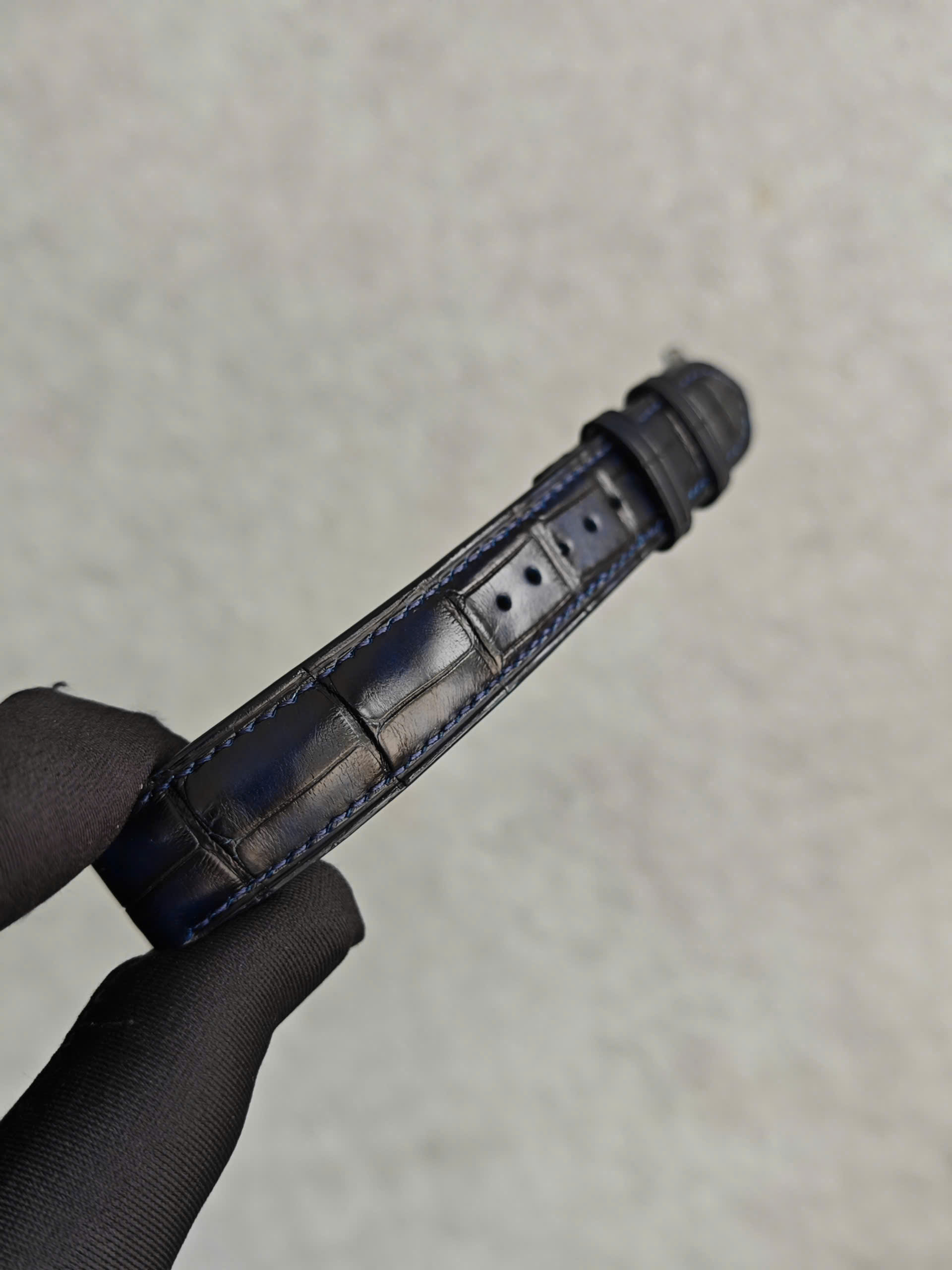 Dây đồng hồ Longines da cá sấu Pháp - Hình ảnh 3