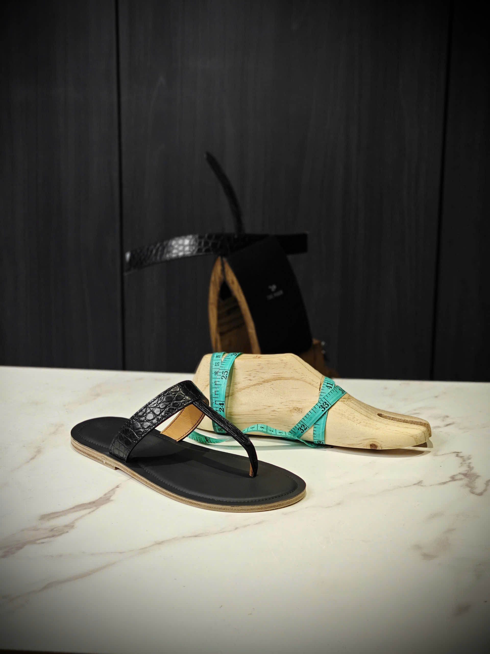 Dép TP Vento da cá sấu Pháp